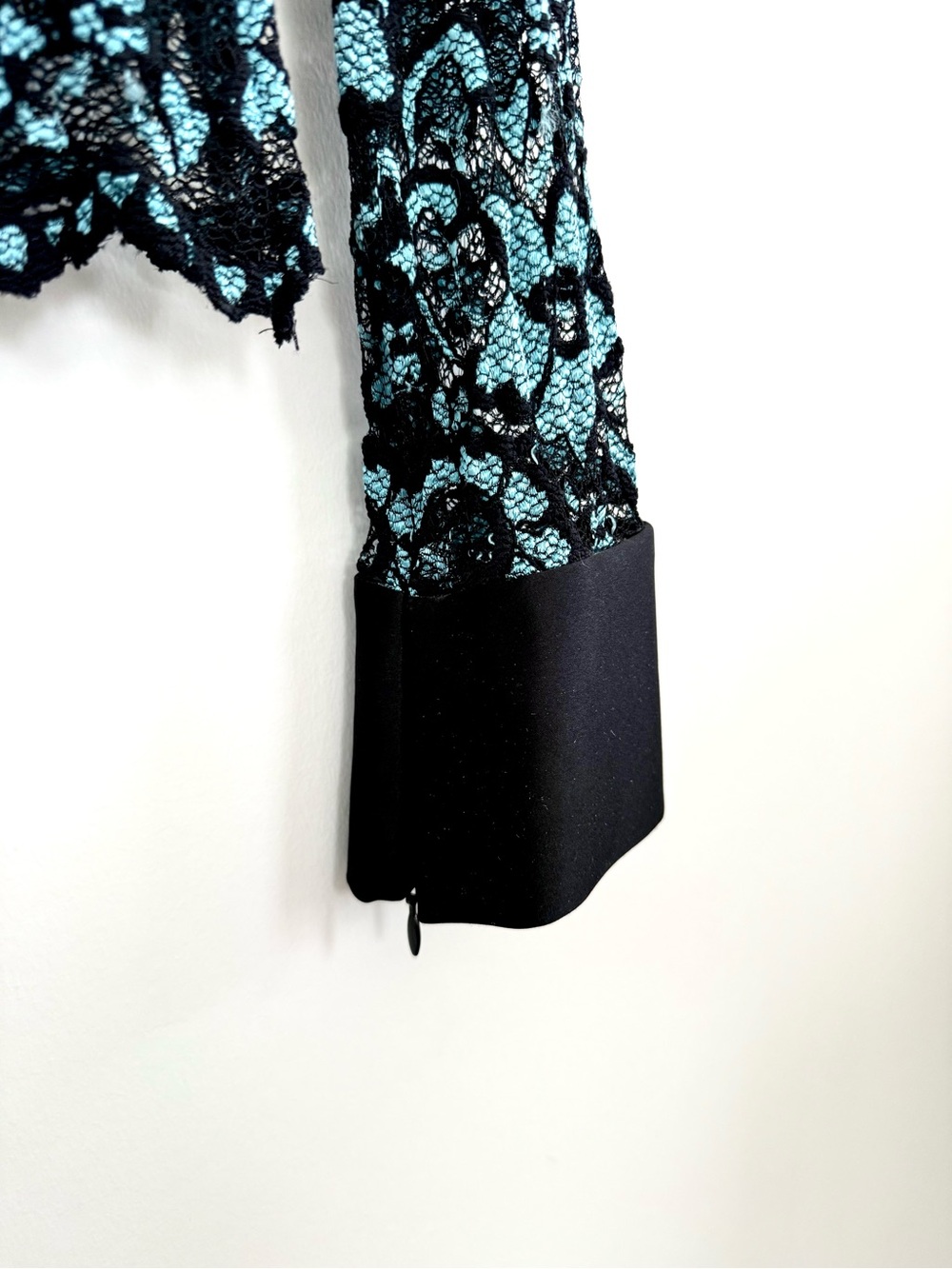 Caché Lacy Double Zip Blouse
| Black & Aqua Floral Lace Shirt | Vintage Y2K 90s - Picture 6 of 10